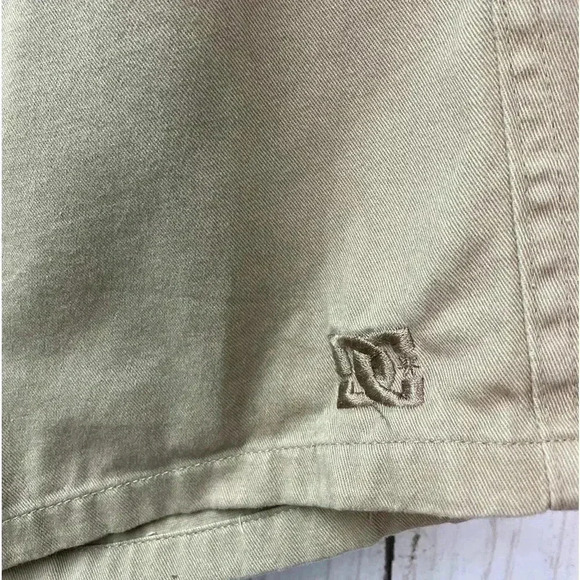 DC Khaki shorts size 28 100% Cotton - Picture 3 of 10